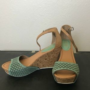 Summer wedge
